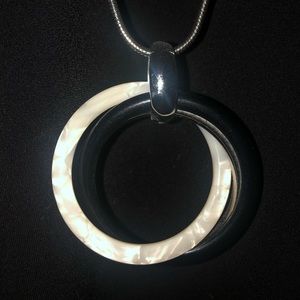 CHICO’S Pendant Necklace